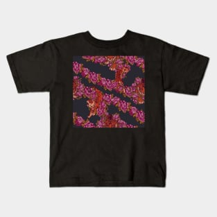 Sophisticated pattern with tiger on grey Kids T-Shirt